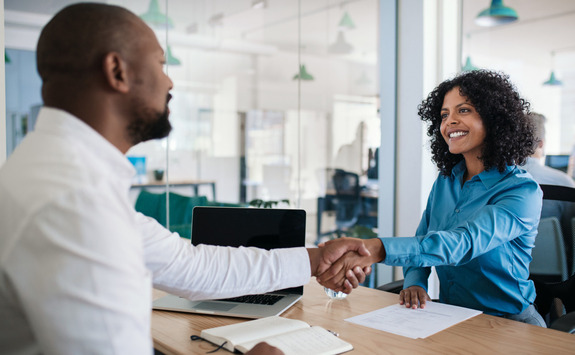 Two people agreeing and handshaking